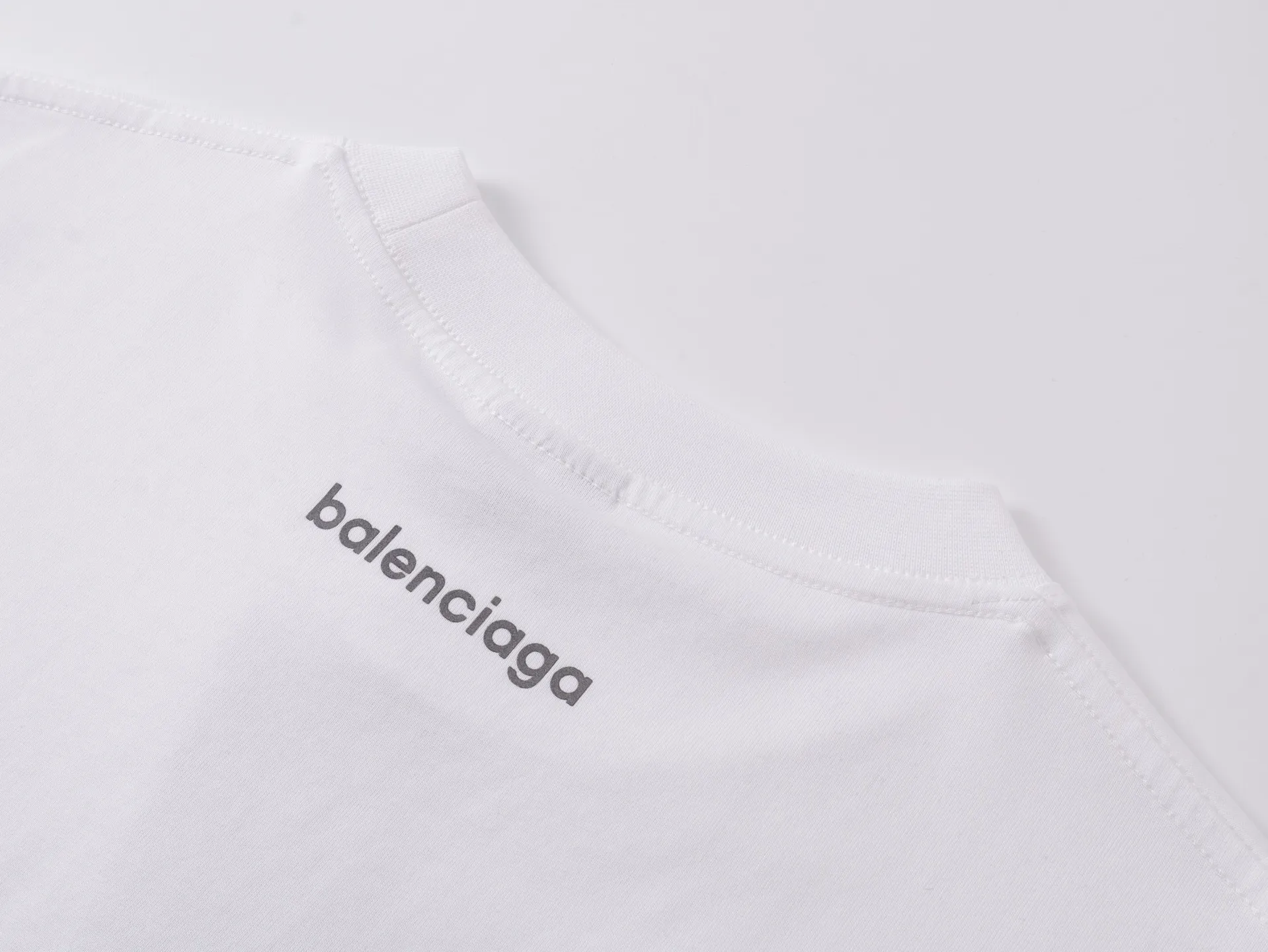 💰P 85 【 . Quality】 BALENCIAGA/ SS 26 New Arrival， LOGO T 。 ZP 。 260 ， . ， 。 。Classic ， . . . . OS . Same Style ：BL 263789 ：Black，White Size：XS S M L